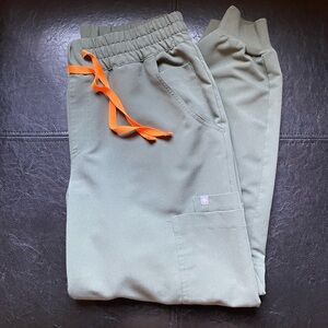 FIGS💚Women’s High Waisted Uman Relaxed Jogger Scrub Pants, Sz. MP - Moss🌿